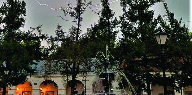 В Костроме и местами по области ожидается дождь с грозой и сильным ветром
