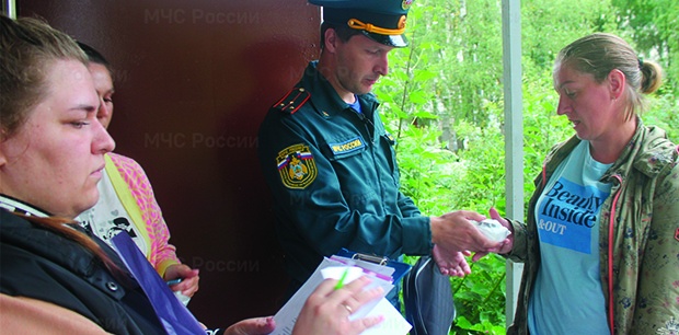 В Костроме продолжается работа по оснащению многодетных семей пожарными извещателями